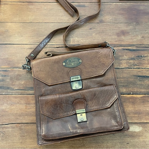Classic Brown Leather Messenger Bag with Adjustable Strap - Picture 1 of 6